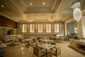  The Royal Mandaya Hotel  Давао Сити